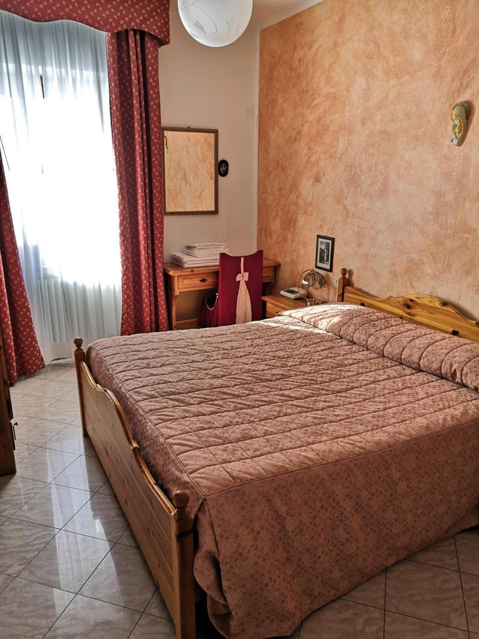 Albergo Diana เชอเรโตรากี ภายนอก รูปภาพ